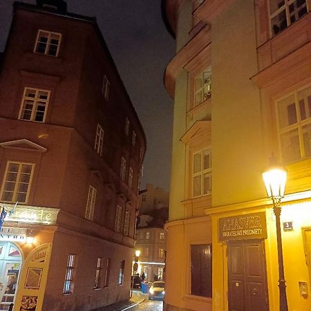 Lovely Room And Free Parking 布拉格 外观 照片